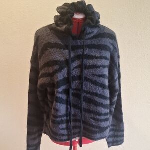 PINK Victoria's Secret Label Zebrs Striped Black & Grey Sweater Size M Nwot